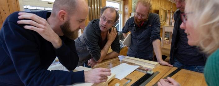 Advies en begeleiding voor het maken van meubels en werkstukken