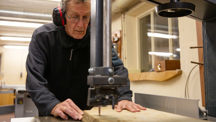 Ronde vormen leren zagen op de lintzaagmachine Ronde vormen leren zagen op de lintzaagmachine