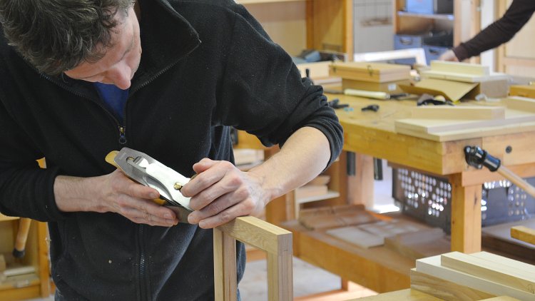 Praktijkopleiding tot meubelmaker, het praktisch leerjaar meubelmaken Praktijkopleiding tot meubelmaker, het praktisch leerjaar meubelmaken
