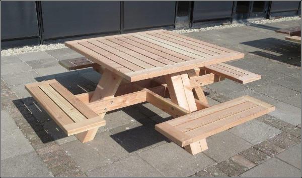 Buitentafel uitgevoerd in Douglashout