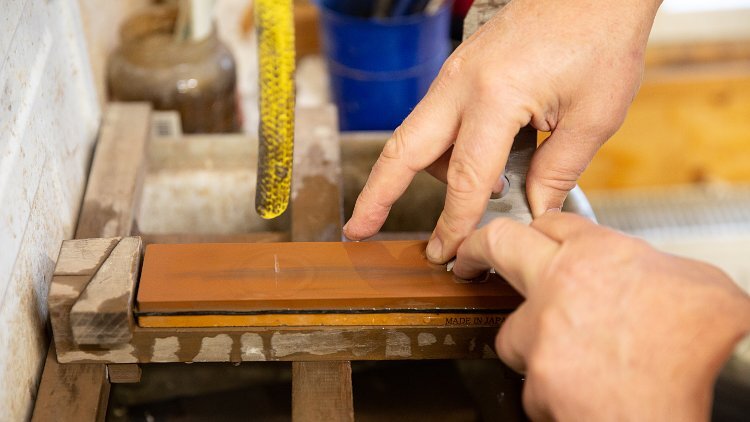 vouw slijpen wetsteen