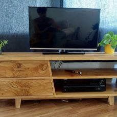Dressoir met 2 lades
Uitgevoerd in gewaterd iepenhout door Bram Demmer