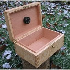 Humidor
Uitgevoerd in vogeloog-esdoorn en cederhout door Peter Paul Platenbu