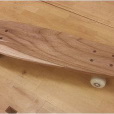 Skateboard
Uitgevoerd in iepenhout door Noah van Beek