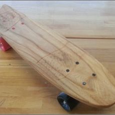 Skateboard
Uitgevoerd in iepenhout door Tom Klein