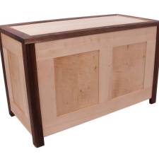 Dekenkist
Uitgevoerd in esdoorn- en notenhout door Robert Rexwinkel