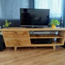 Dressoir met 2 lades
Uitgevoerd in gewaterd iepenhout door Bram Demmer