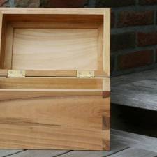 Kistje
Uitgevoerd in kersenhout door Albertien van der Have