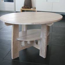 Salontafel in Shakerstijl
Uitgevoerd in eikenhout door Rolf Moerman