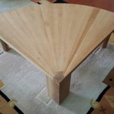 Salontafel
Uitgevoerd in eiken- en iepenhout door Eric Pluijmert