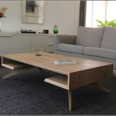 Salontafel
Uitgevoerd in Europees eikenhout door Hilbert Koster