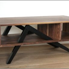 Salontafel
Uitgevoerd in Amerikaans notenhout en gebeitst beukenhout door Wim Miltenburg