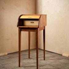 Secretaire
Uitgevoerd in noten- en esdoornhout door Reijer Mol