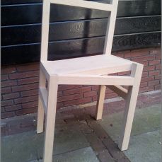 9,5° tilted chair, ontwerp Rasmus B. Fex
Uitgevoerd in Amerikaans essenhout door Walter Nootebos