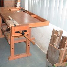 Meubelmakerswerkbank
Uitgevoerd in gestoomd beukenhout door Robert Ruis