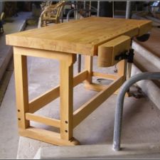 Meubelmakerswerkbank
Uitgevoerd in gestoomd beukenhout door Romy de Jong