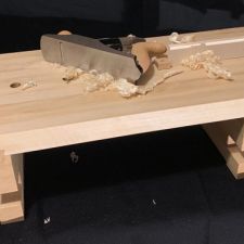Kleine werkbank voor montage op een werktafel
Uitgevoerd in steenbeuken door Rob Meelker